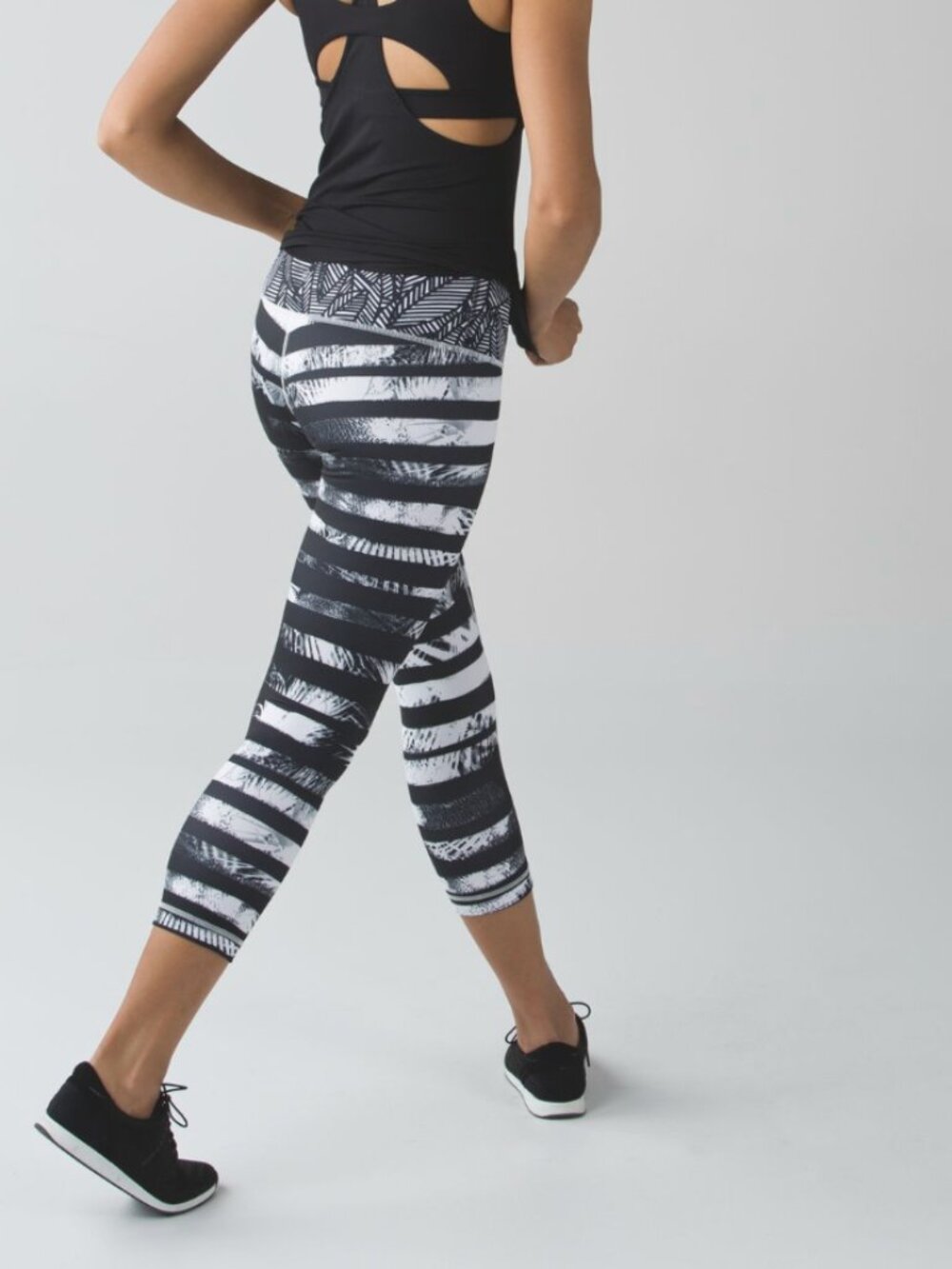 Lululemon Wunder Under Crop II *Full-On Luon-Size 6- Shady Palms Black White